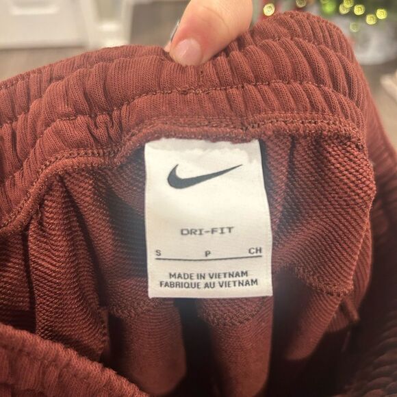 Nike Joggers - Picture 4 of 5